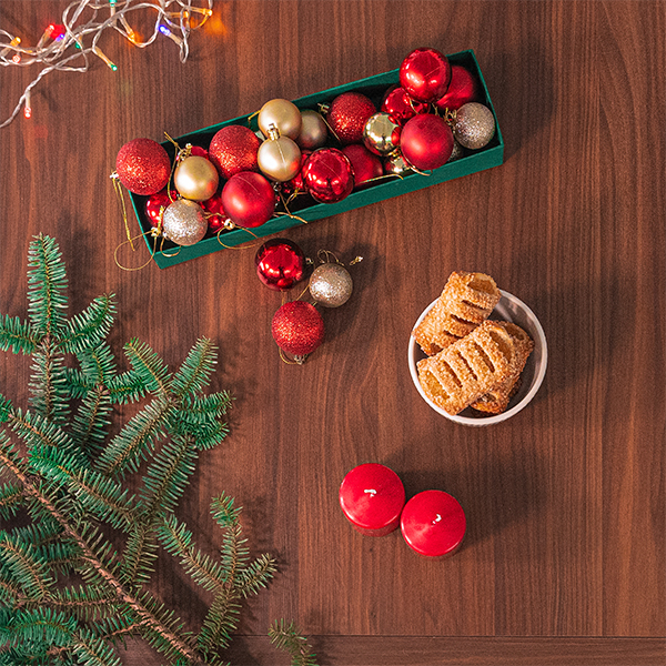 Cómo hacer una corona navideña para decorar la puerta de entrada
