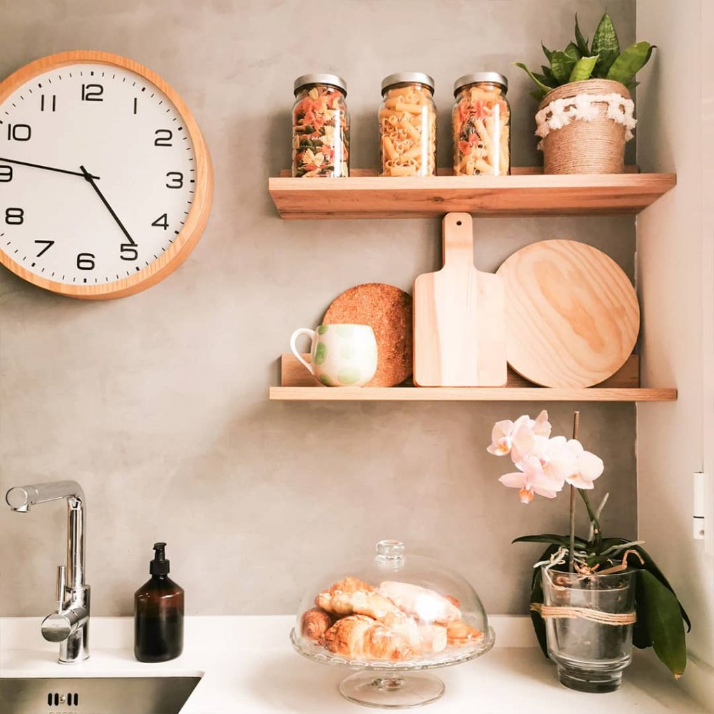 how to decorate kitchen shelves