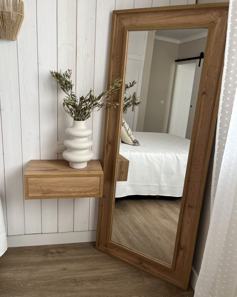 cosa mettere sui comodini in camera da letto