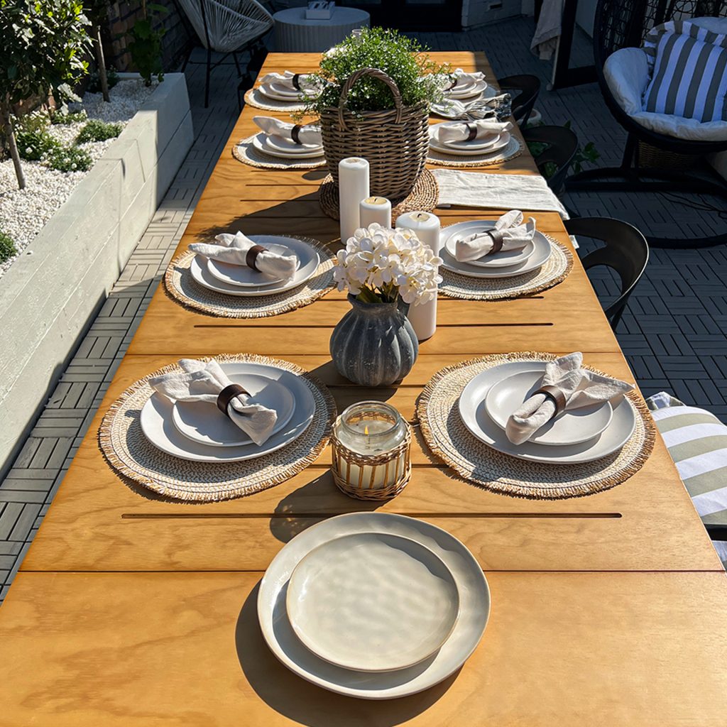 Extendable outdoor console table