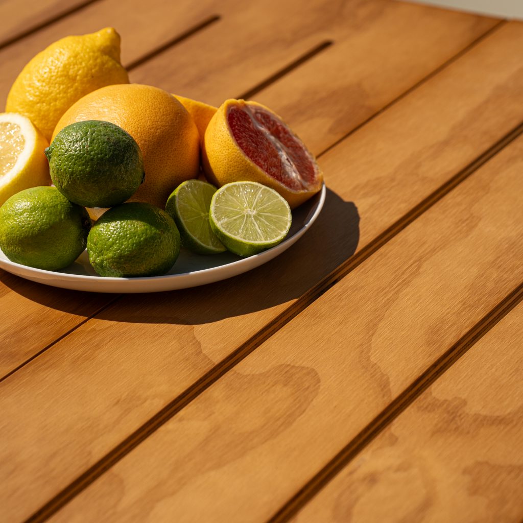 Extendable outdoor console table