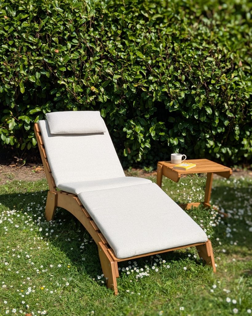 Outdoor sun lounger